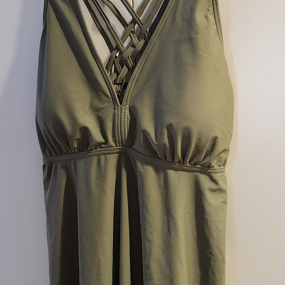 NWT- Aqua Eve Green Tummy Control bathing suit top. Size 12W.. $12 - Picture 7 of 13